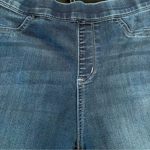 Cello Jeans. Size medium.